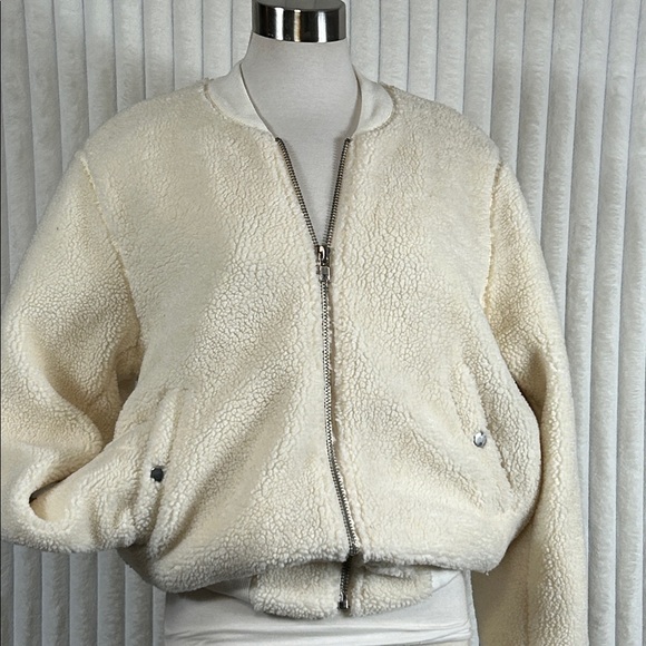 Skylar + Madison cream color Sherpa bomber style jacket, size small - Picture 1 of 10